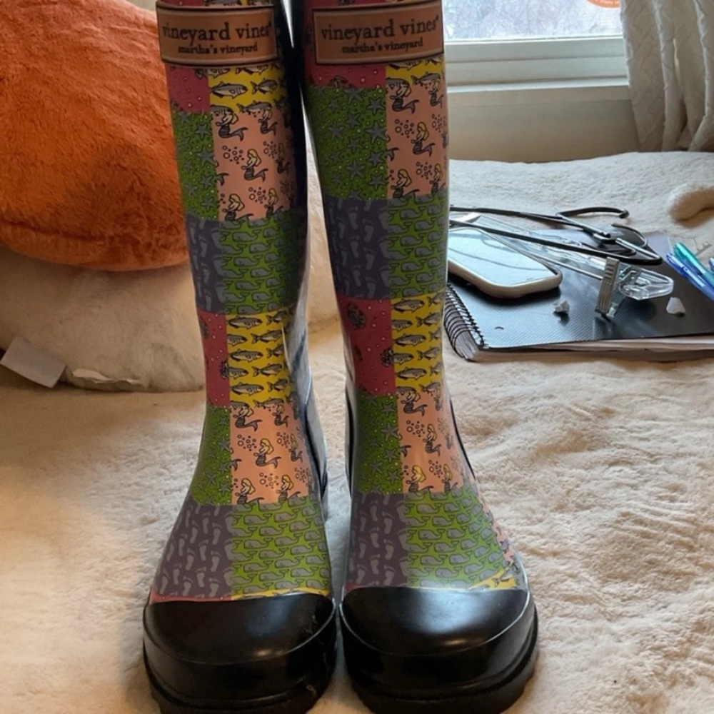 Vineyard Vines Patchwork Pattern Rain Boots in Pi… - image 1